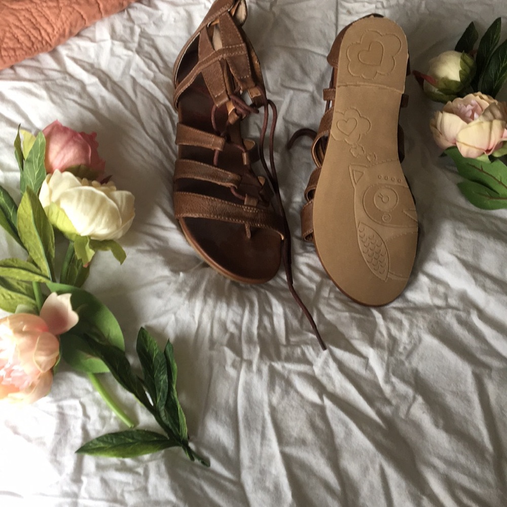 Brown lace up sandals - Picture 3 of 3